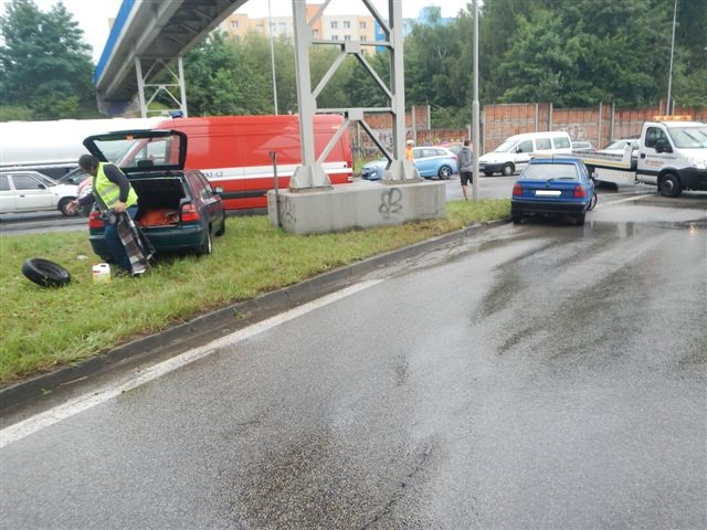 1 Dopravní nehoda 2 OA, České Budějovice - 22. 7. 2014 (2).jpg