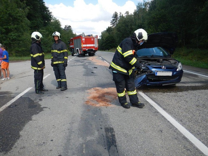 1 Dopravní nehoda 3 OA, Hluboká nad Vltavou - 23. 7. 2014 (3).jpg