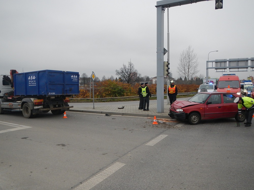 1 Dopravní nehoda OA a NA, České Budějovice - 28. 11. 2014 (2).jpg