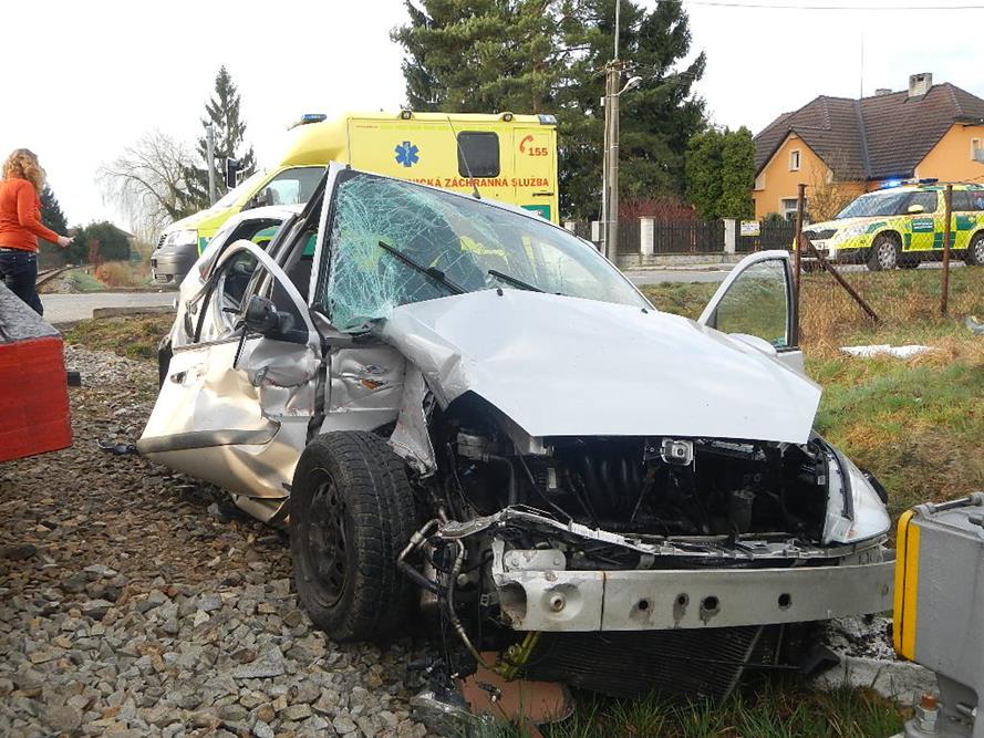 1 Dopravní nehoda OA a drezíny, Nová Včelnice - 13. 4. 2015 (1).jpg