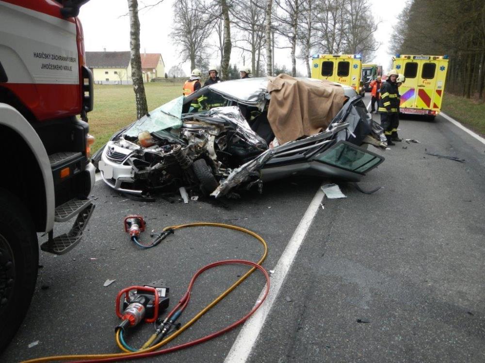 1 Dopravní nehoda OA a kamión, Dolní Žďár - 9. 3. 2016 (1).jpg