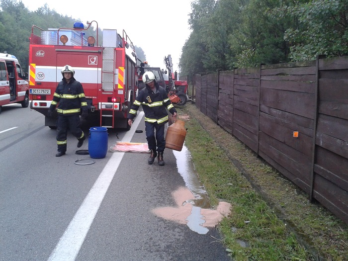 1 Dopravní nehoda traktor a dodávka, Hůry - 22. 7. 2014 (3).jpg