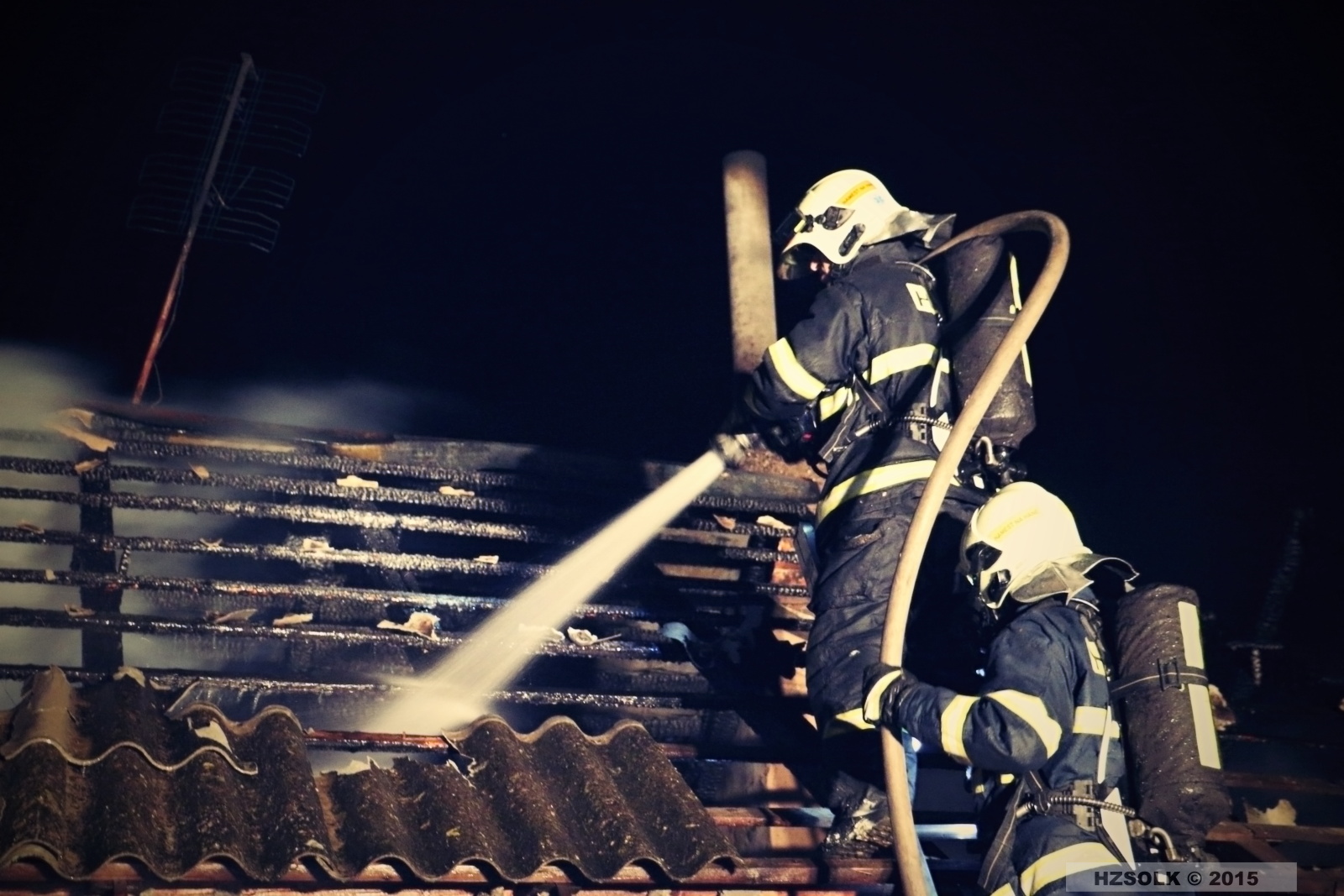 1 P_NB_11-1-2015 Požár budovy a garáží Střížov, Drahanovice (21).JPG