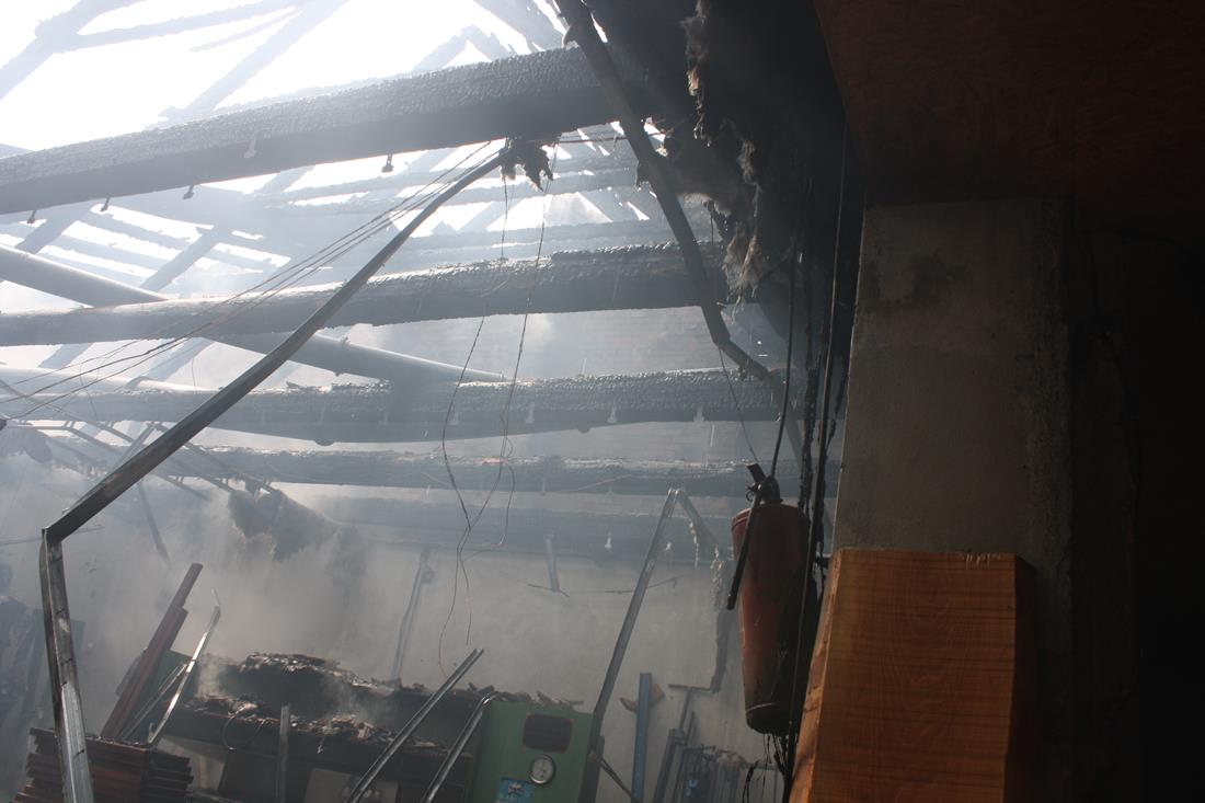 1 Požár dílny, Lišov - 28. 4. 2016 (1).JPG