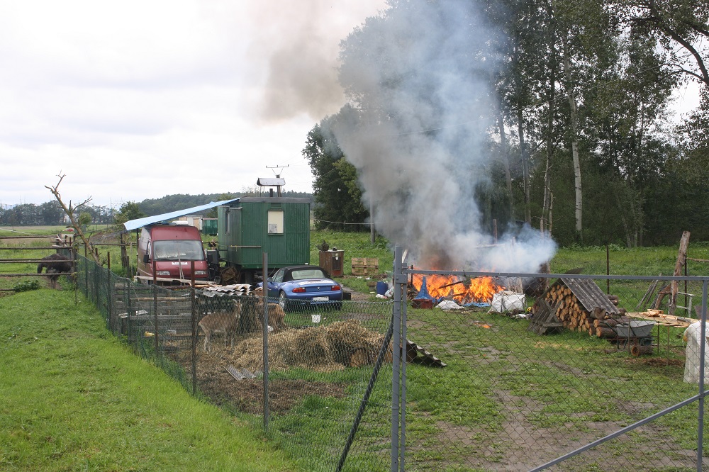 1 Požár přístřešku, Bavorovice - 23. 9. 2014 (2).JPG