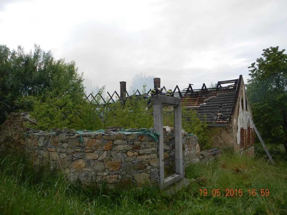 1 Požár statku, Trhové Sviny - 19. 5. 2015 (2).JPG