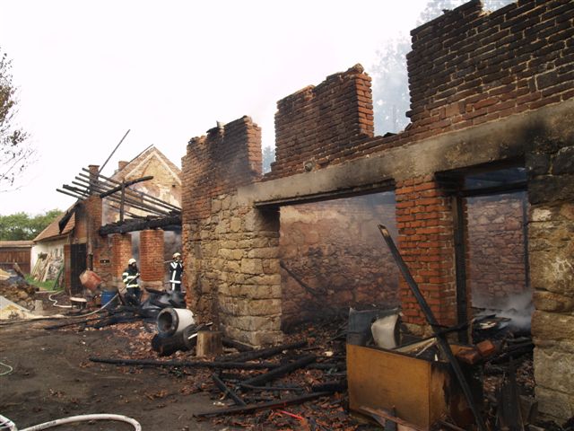 1 Požár stodoly, Horní Olešná - 10. 9. 2013 (6).JPG