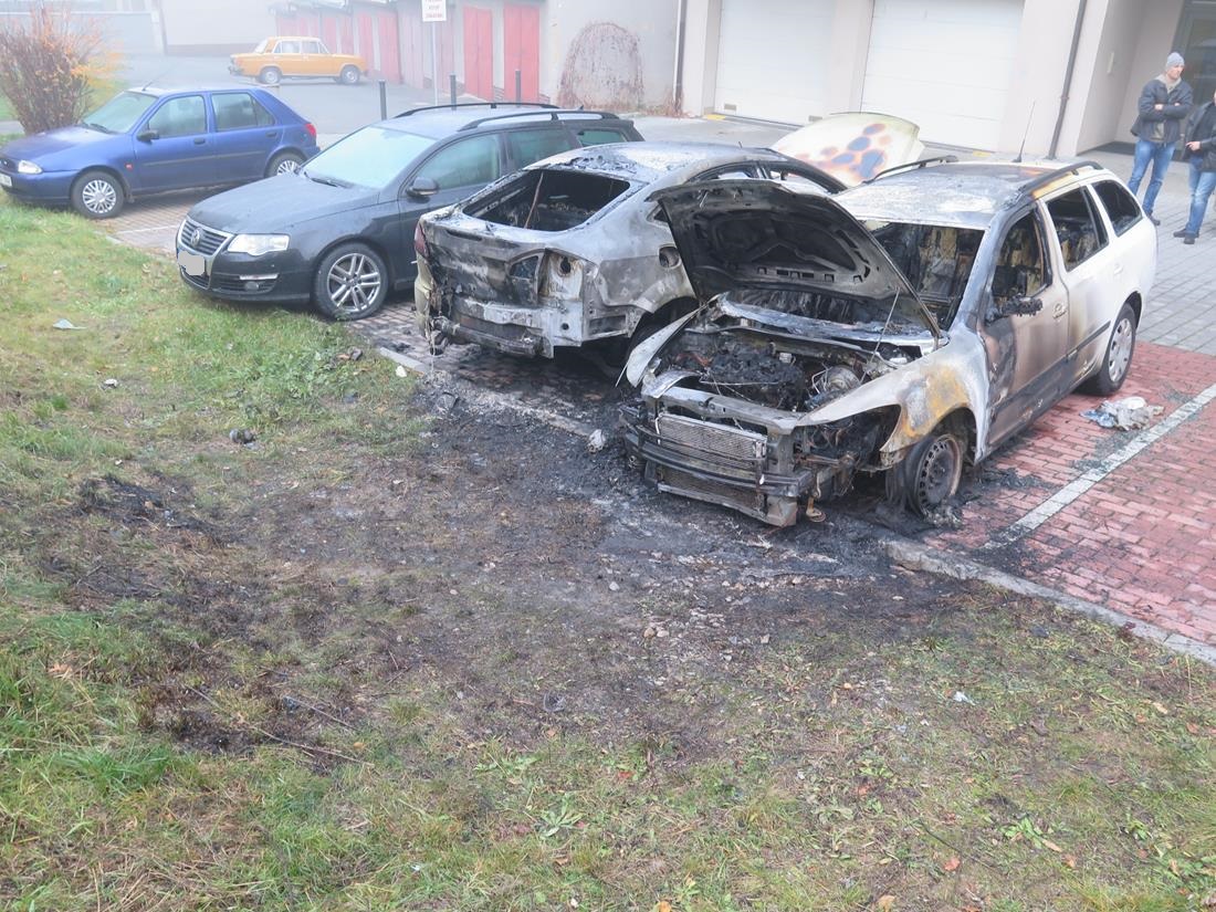 1 Požár tří OA, Písek - 13. 11. 2015 (3).JPG