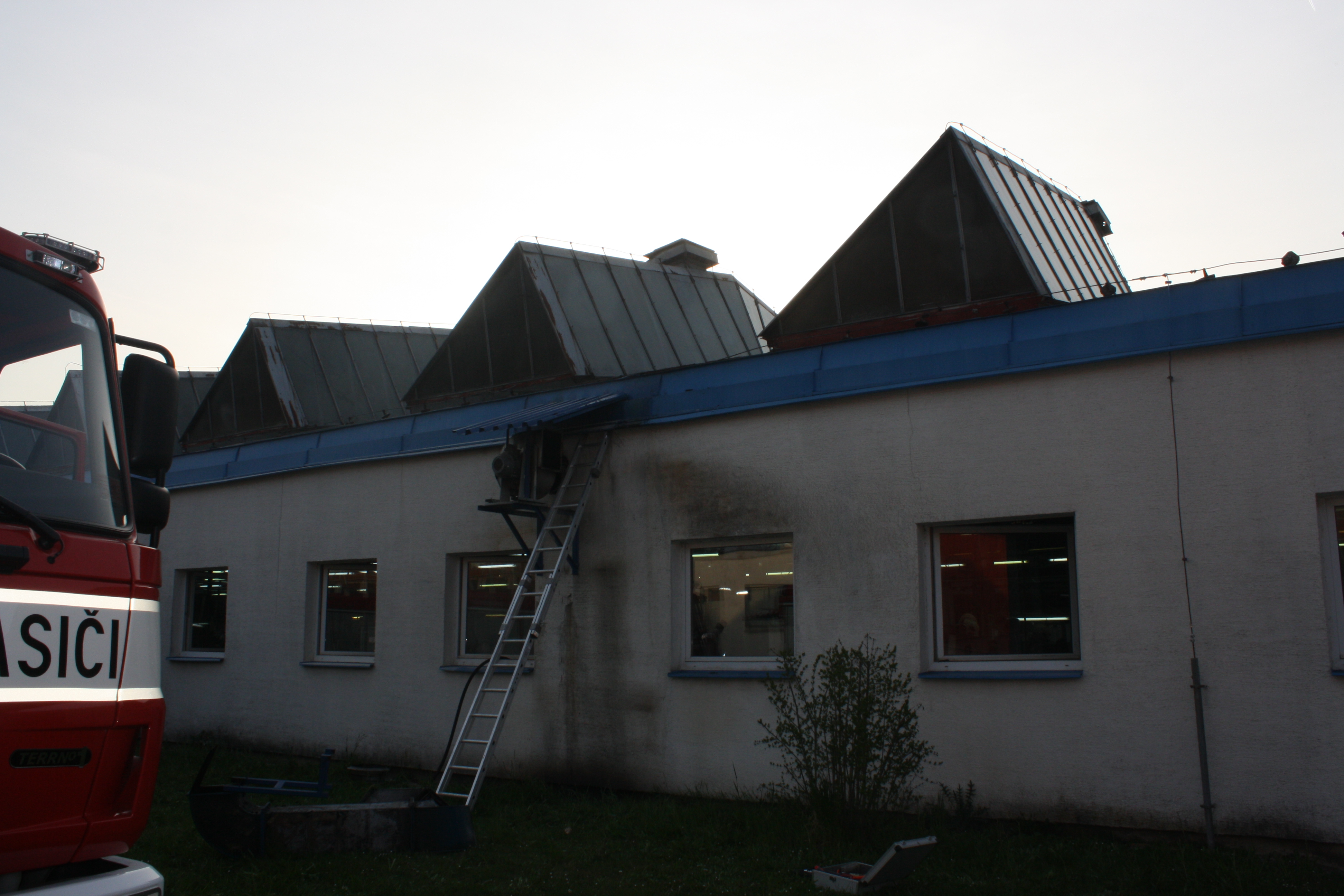 1 Požár vzduchotechniky, Týn n. Vltavou - 1. 4. 2014 (2).JPG