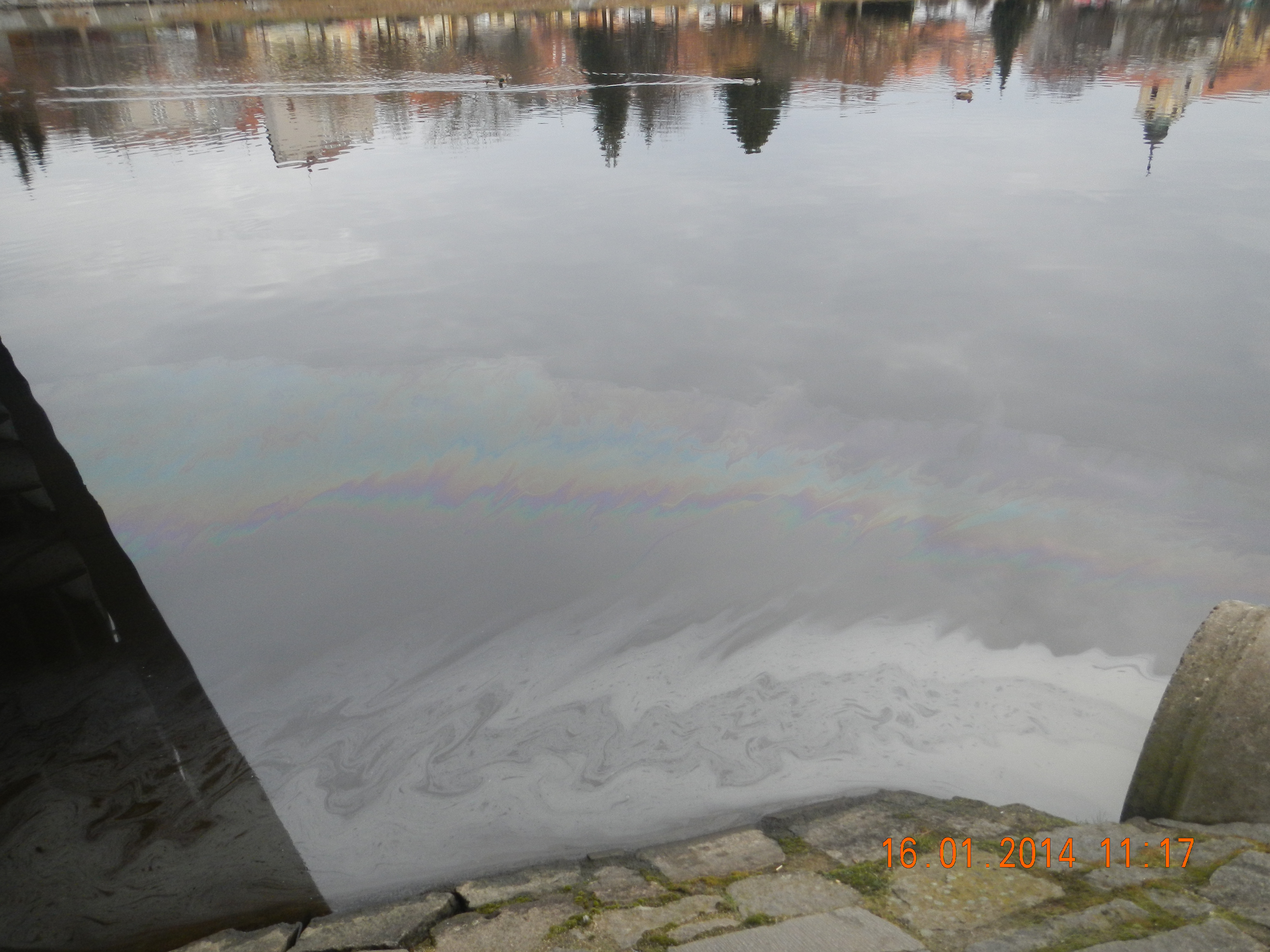 1 Únik látek do Vltavy, Týn nad Vltavou - 16. 1. 2014 (2).jpg