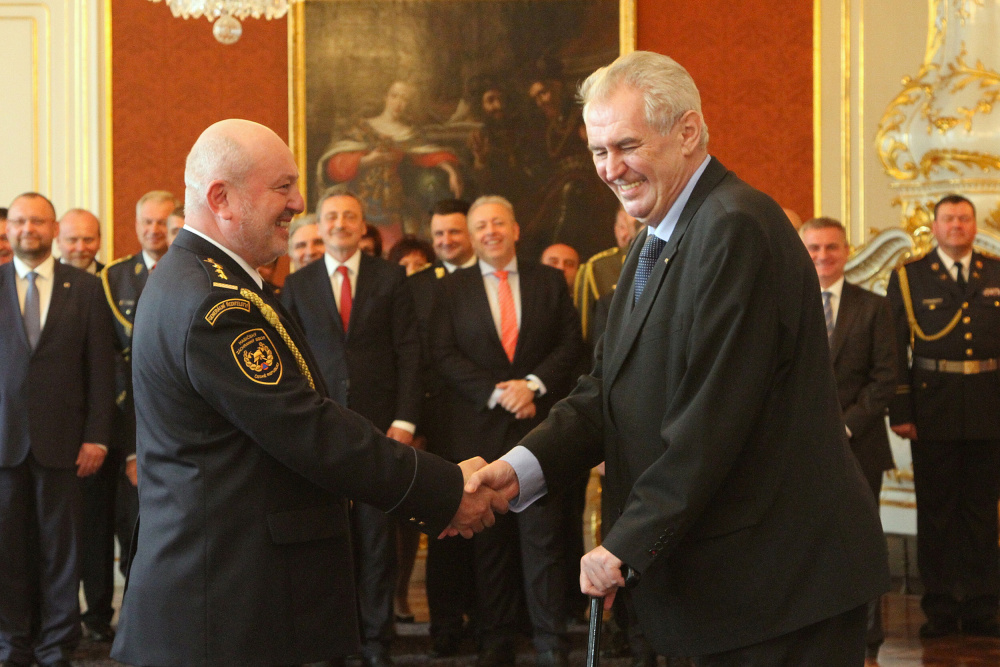 1 jmenování generálů