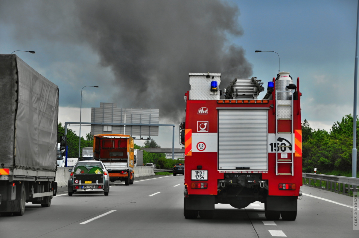 1 požár_na_obchvat_olomouce_21_5_2013 (1).JPG