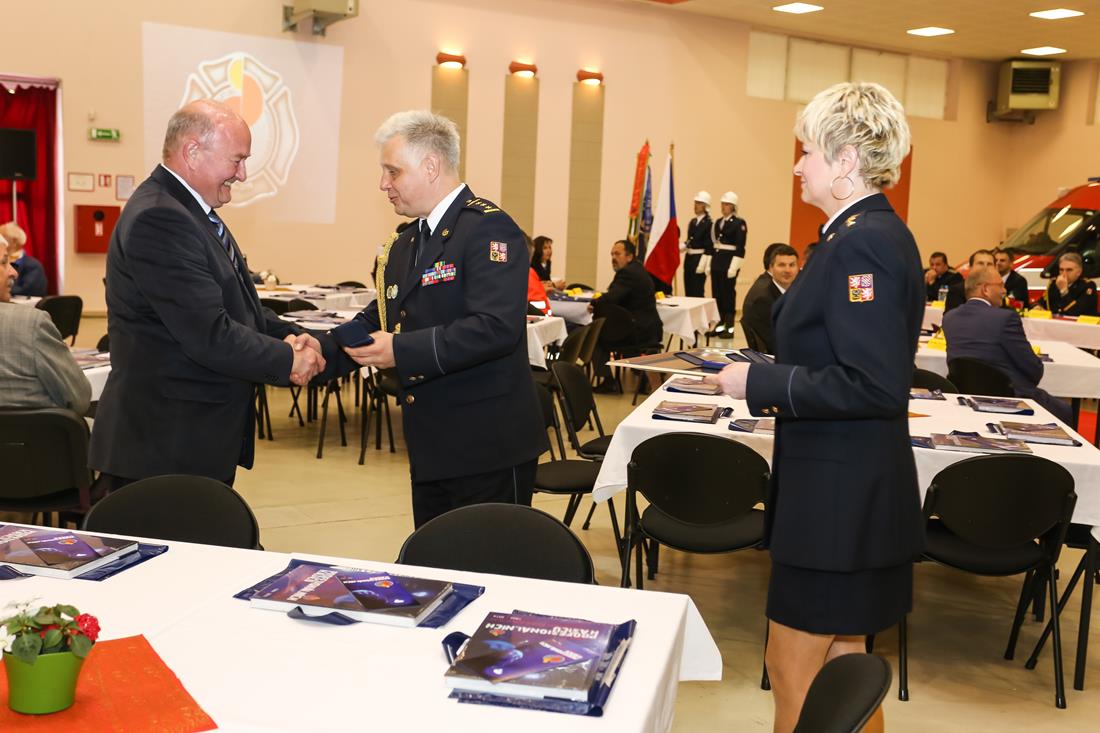 10 150 let hasičů v ČB - slavnostní aktiv - 12. 5. 2016 (75).JPG