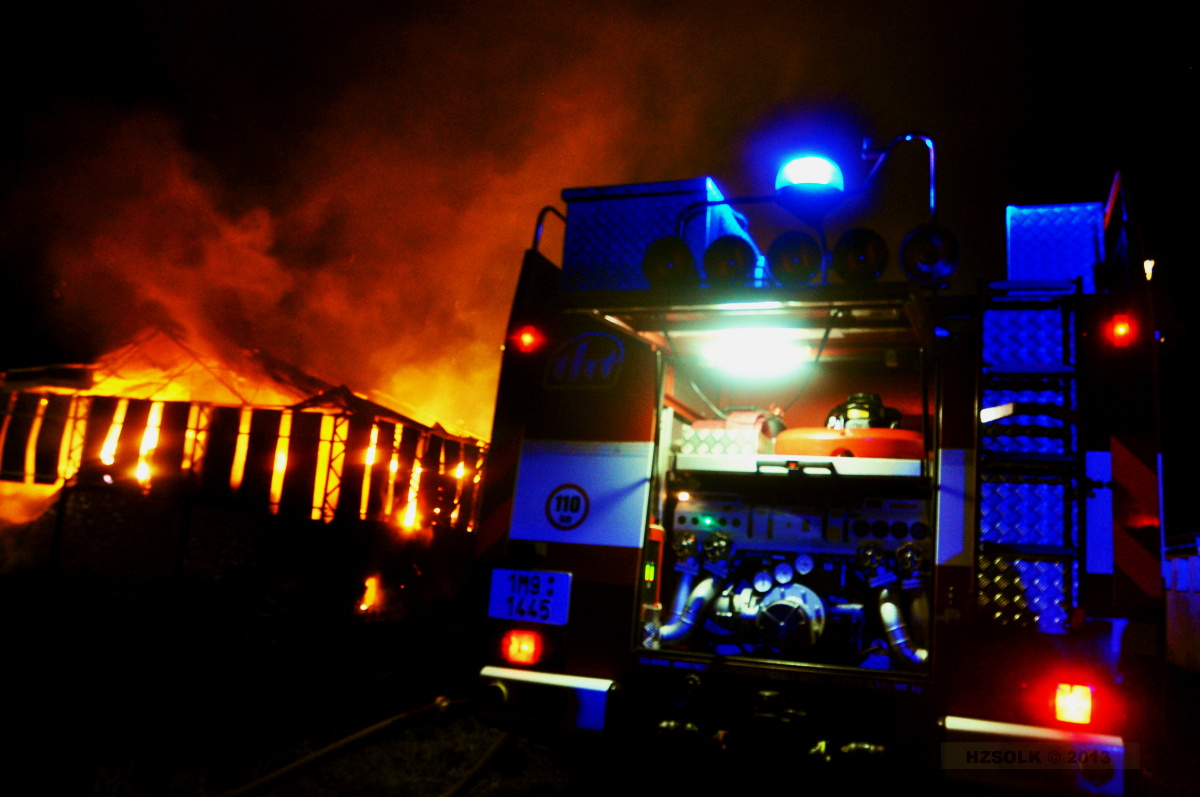 10 5-11-2013 POŽÁR HALY BRODEK U PROSTĚJOVA - SKLAD SLÁMY (18).JPG