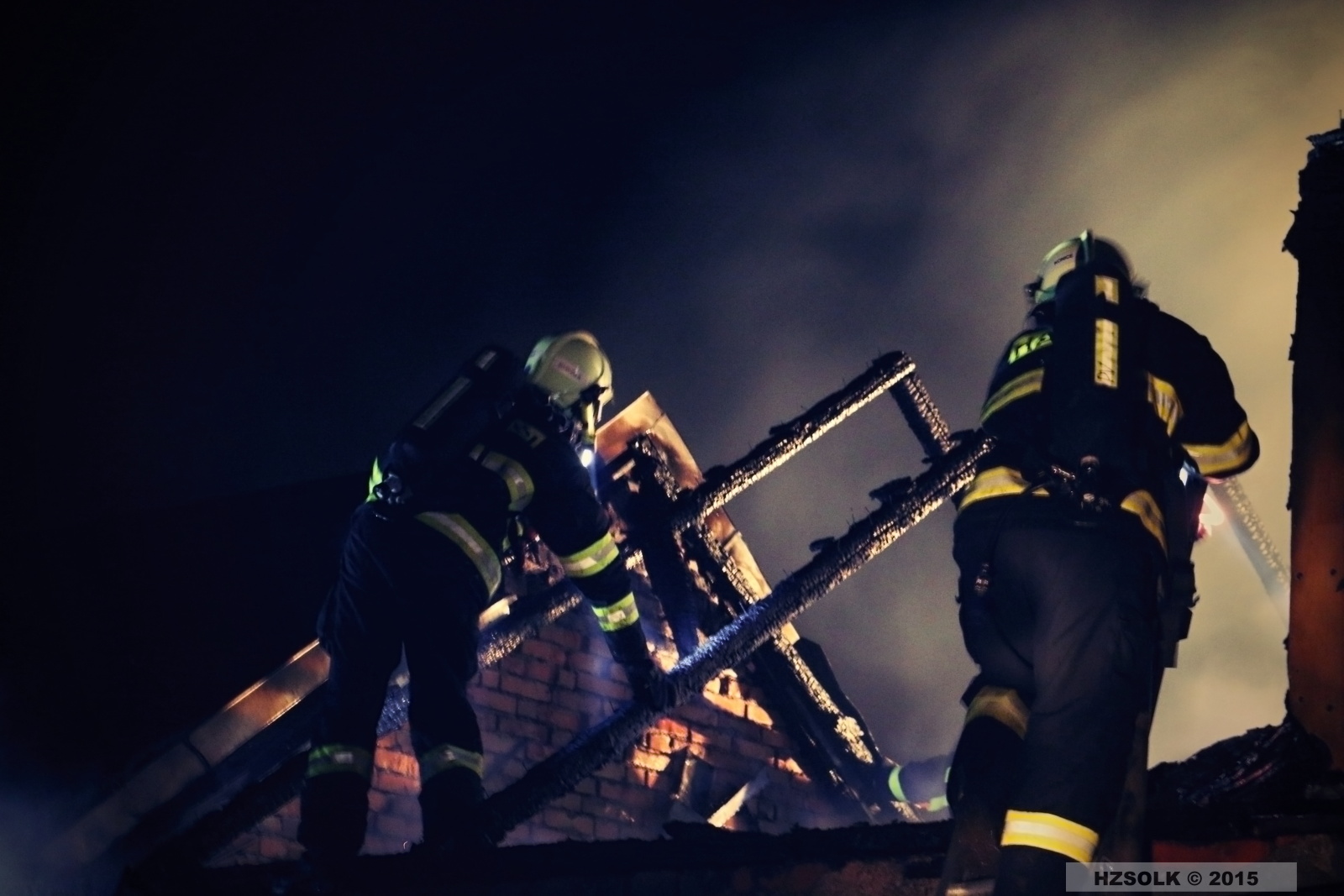 10 P_NB_11-1-2015 Požár budovy a garáží Střížov, Drahanovice (30).JPG