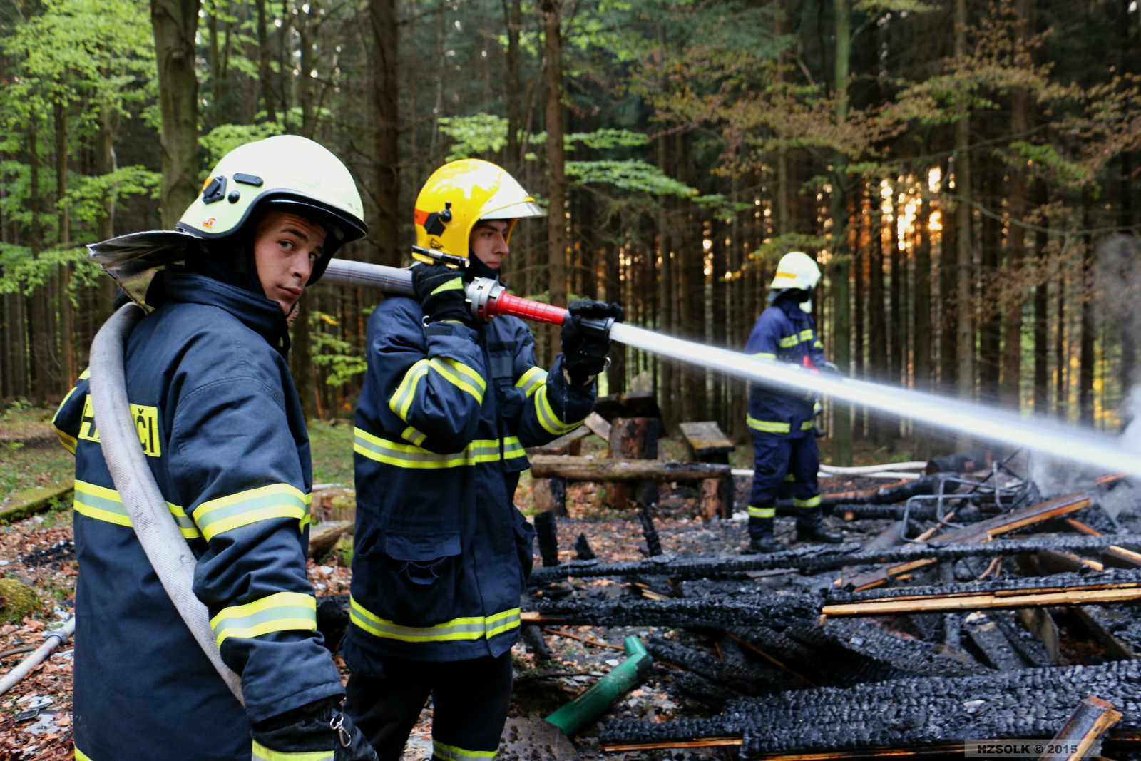 10 P_NB_2-5-2015 Požár chaty Jivová směr Domašov nad Bystřicí (34).JPG
