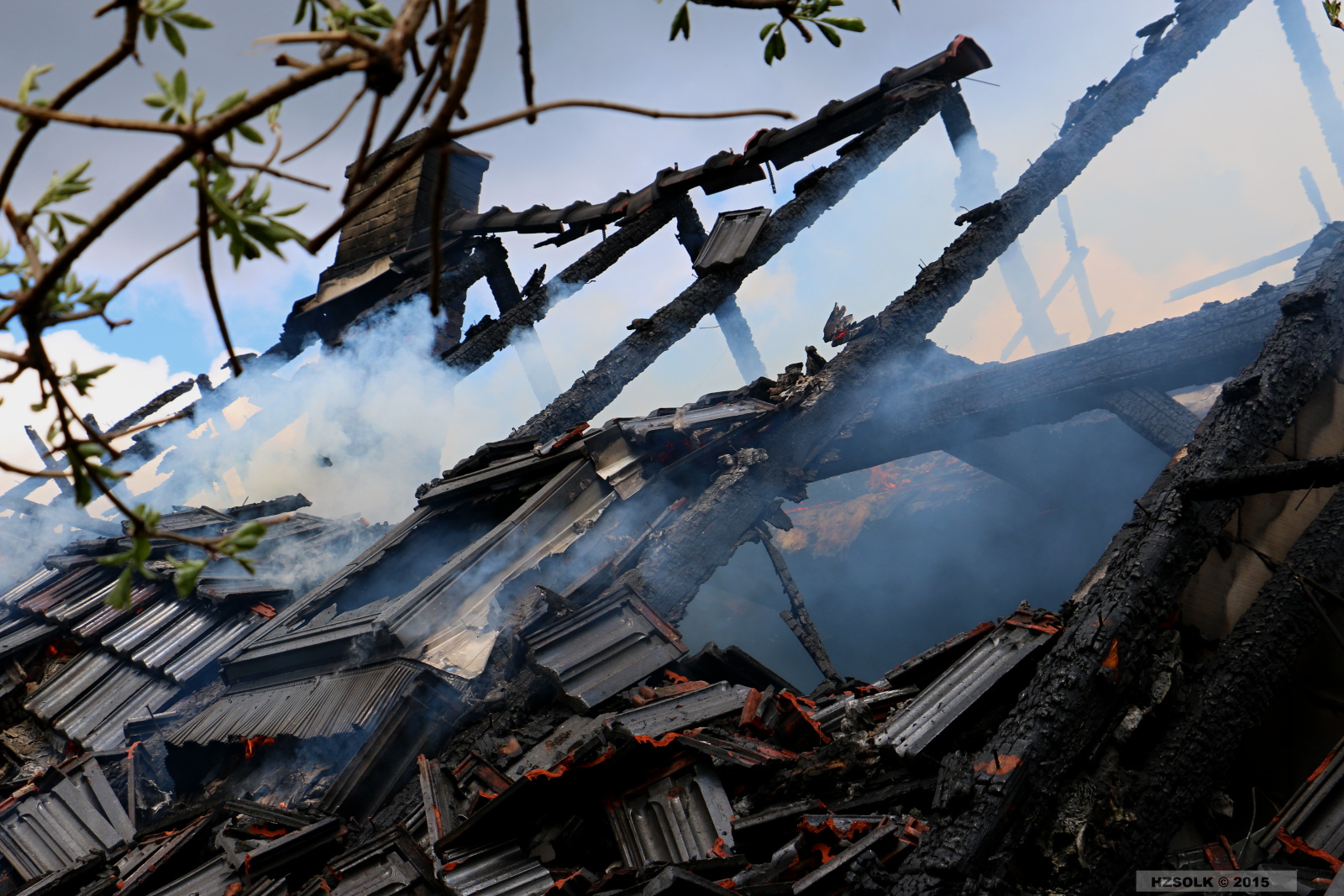 10 P_NB_26-4-2015 požár RD Nové Valteřice (18).JPG