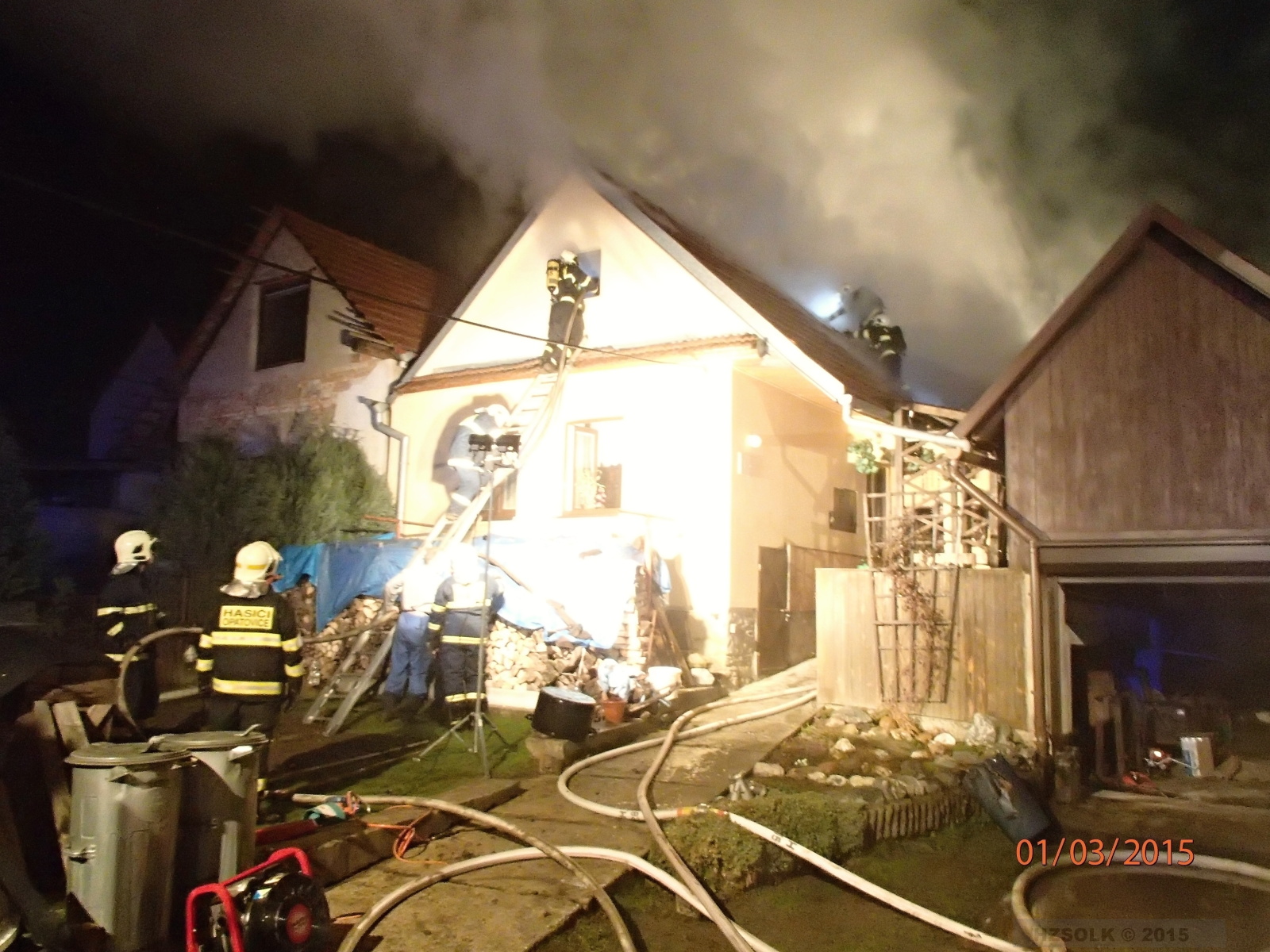 11 1-3-2015 požár RD  Opatovice (9).JPG