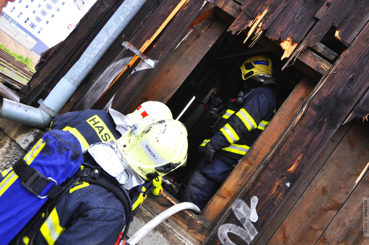 11 22-11-2012 Požár drážní budova Olomouc město (19).JPG