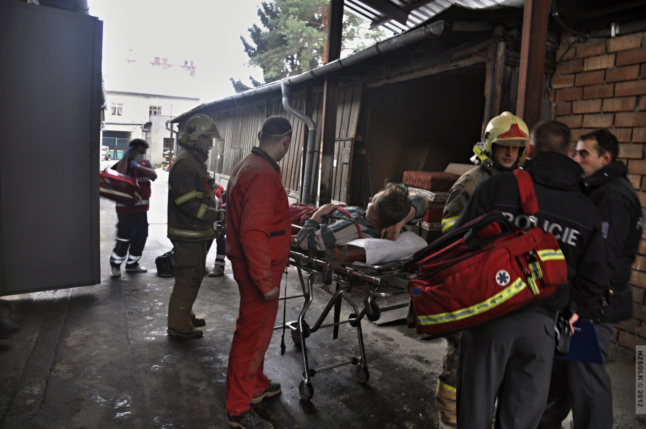11 25-12-2012 Zavalená, zasypaná osoba Prostějov (8).JPG
