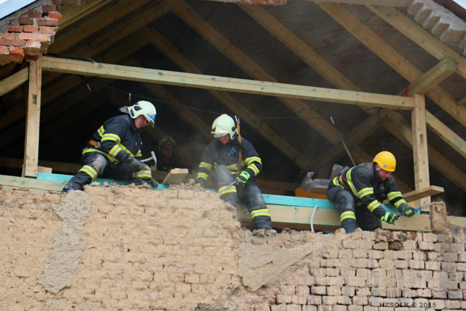 11 25-3-2015 TP_DeObj_Štetovice_zajištění štítové stěny (35).JPG