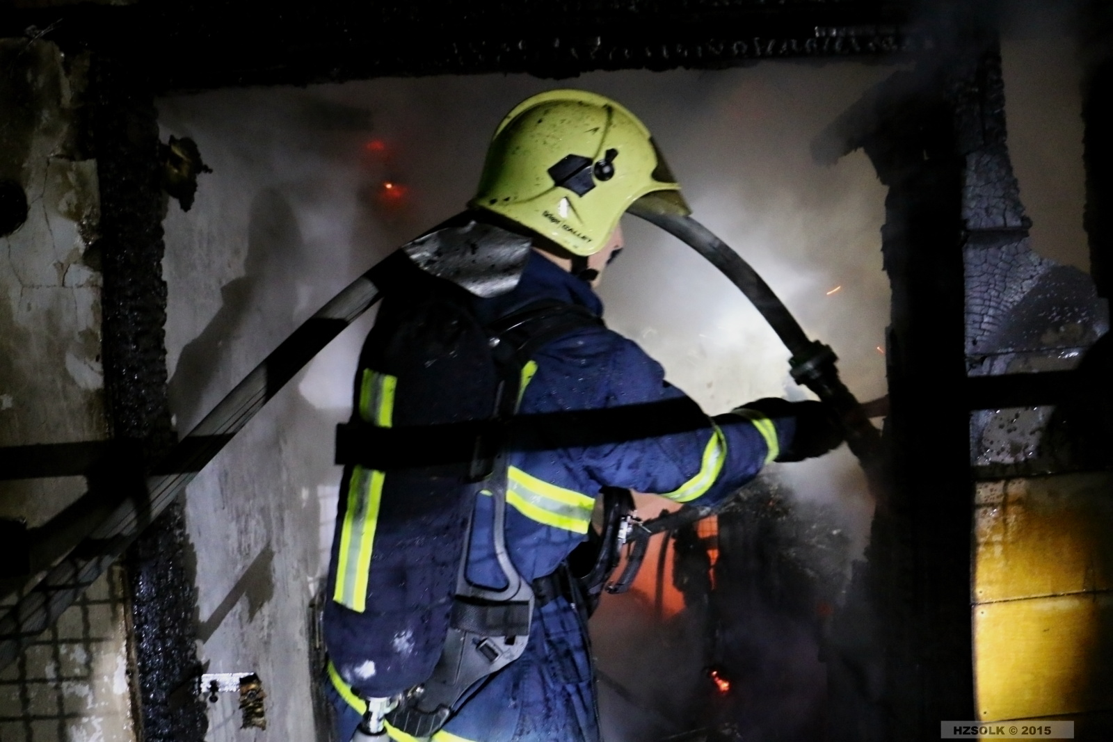 11 P_NB_2-5-2015 Požár hospodářské budovy u RD Nemilany (33).JPG
