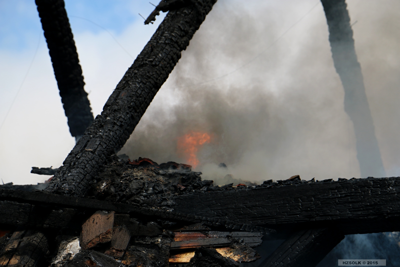 11 P_NB_26-4-2015 požár RD Nové Valteřice (61).JPG