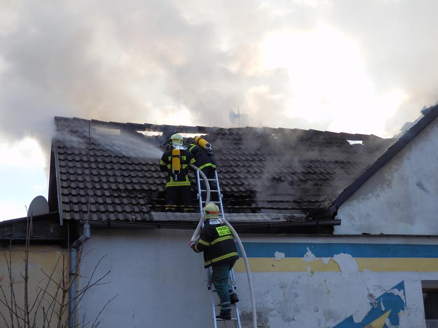 11 Požár střechy, Jindřichův Hradec - 5. 3. 2015 (6).JPG