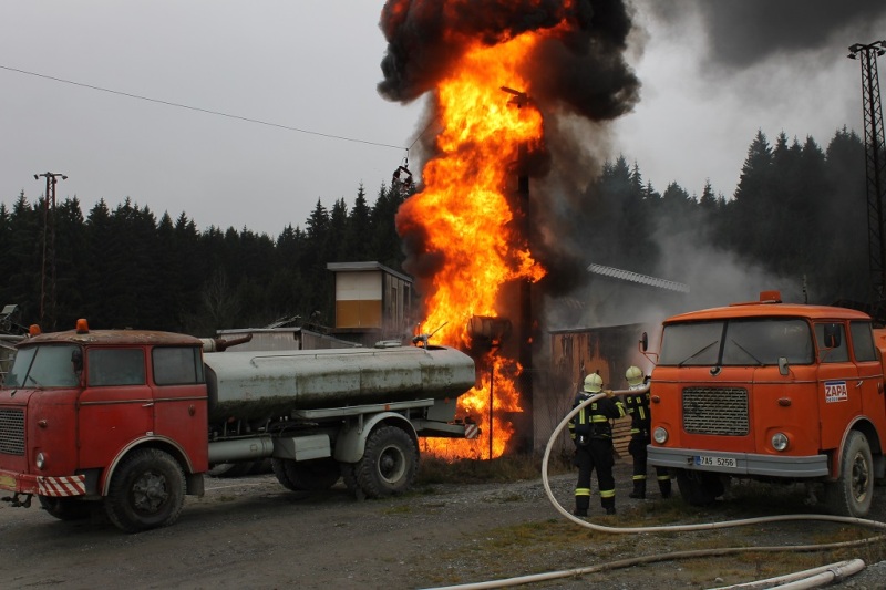 11.11.2014 foto/11.11.2014 požár trafo Zadní Chodov.JPG