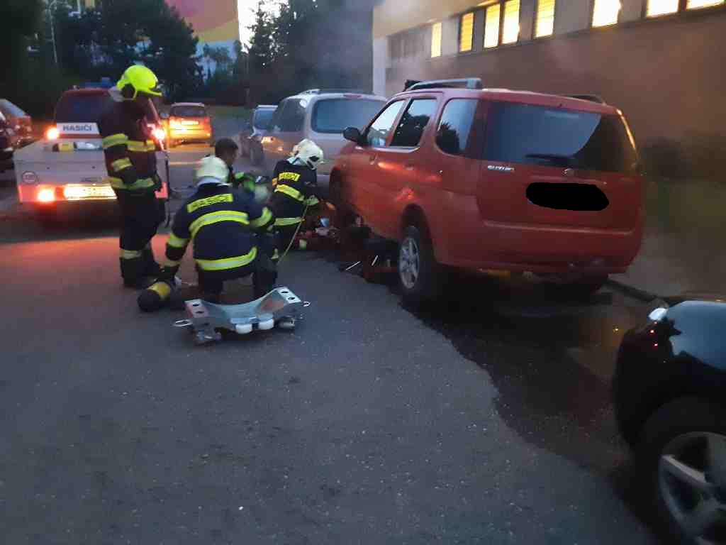 1109_voziky_praskle_potrubi (6).jpg