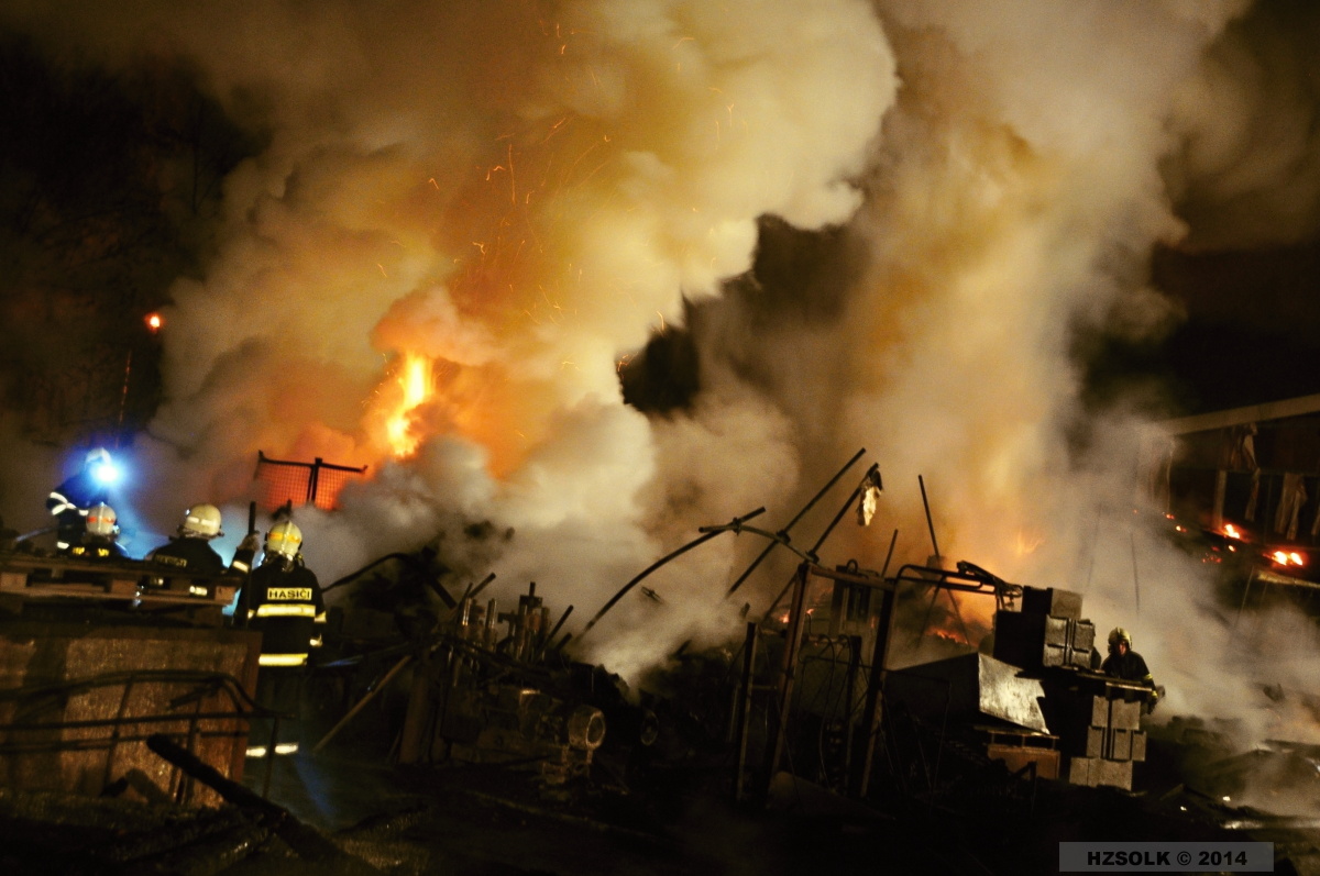 12 18-4-2014P_NB_ hala Olomouc Chválkovice (2).JPG