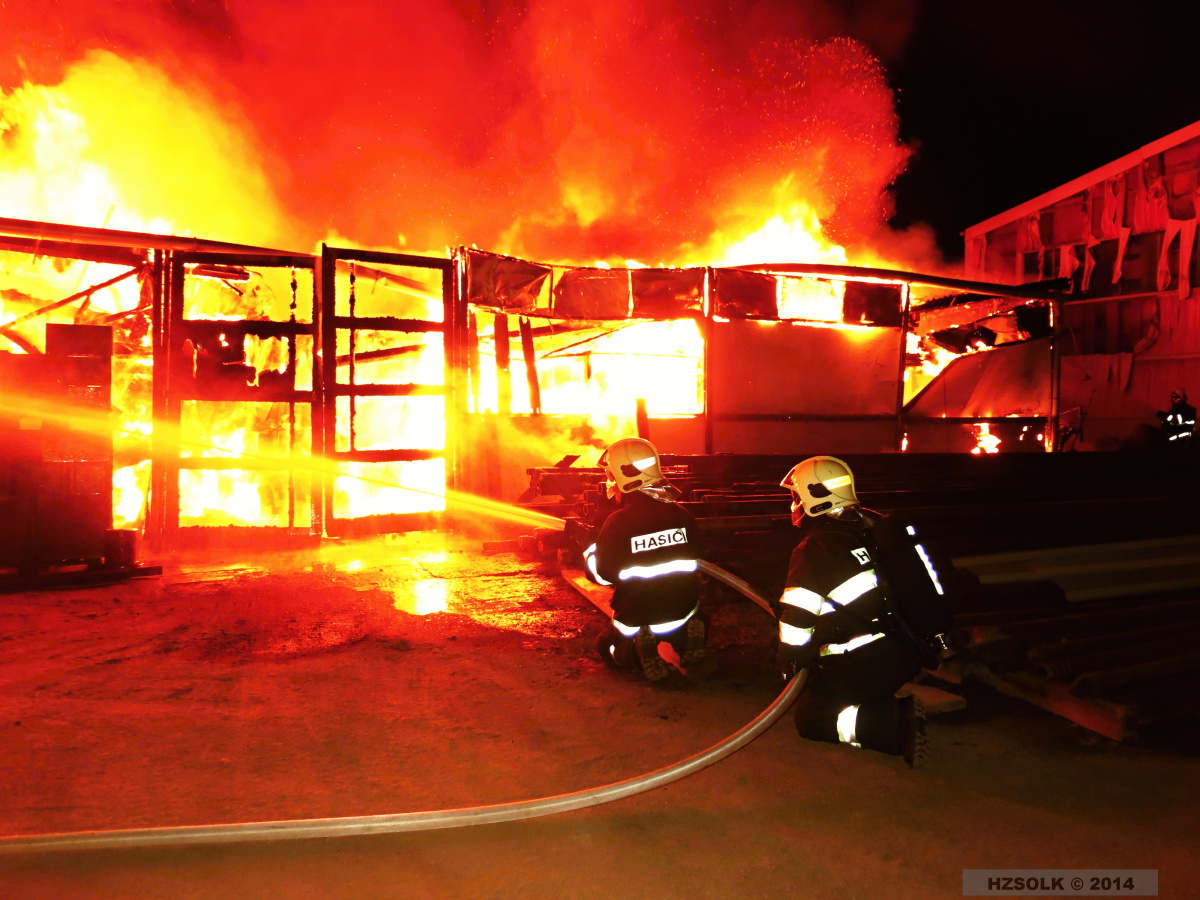 12 18-4-2014P_NB_ hala Olomouc Chválkovice (72).JPG