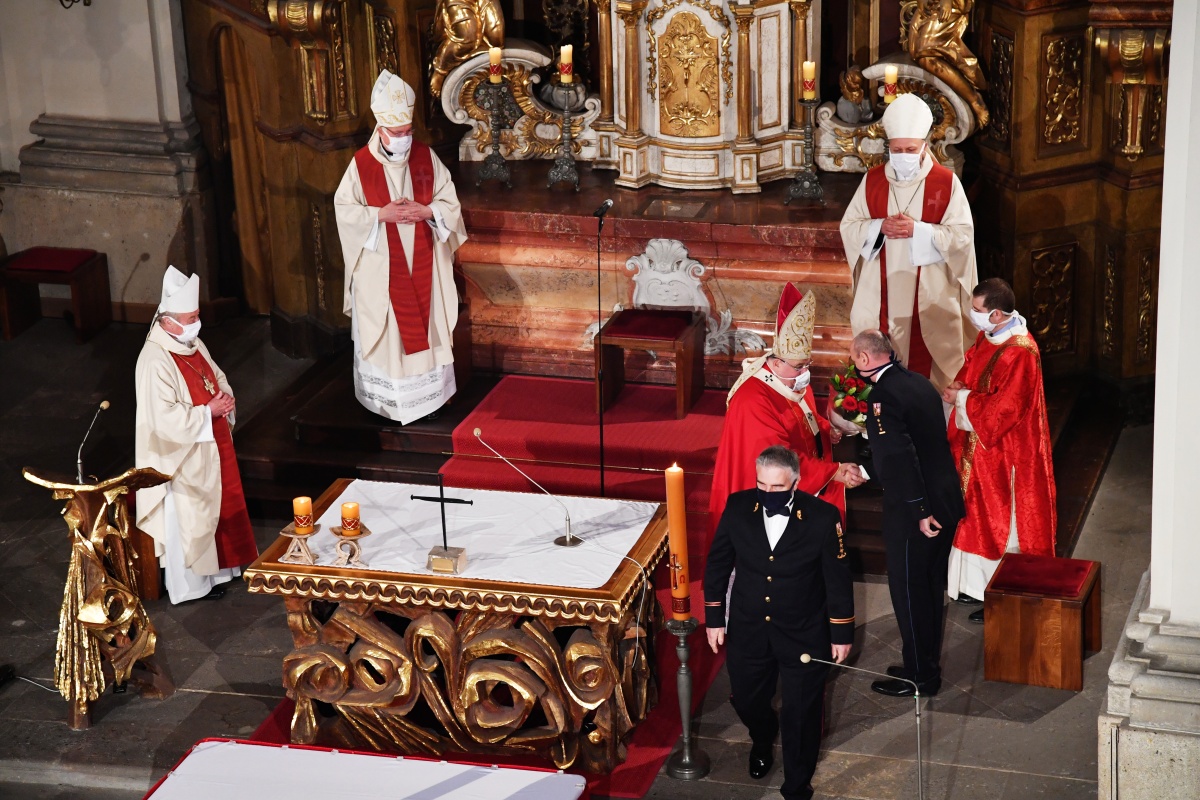 12 Mše za hasiče zahynuvší ve službě