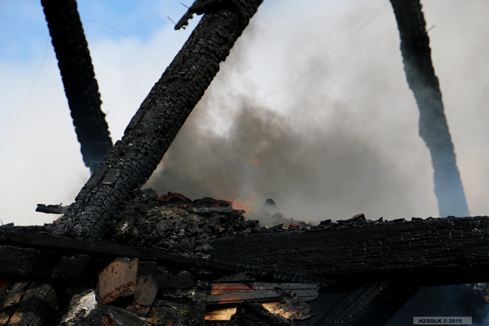 12 P_NB_26-4-2015 požár RD Nové Valteřice (62).JPG