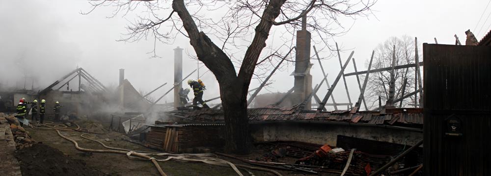 12 Požár domu, Horní Nakvasovice - 22. 3. 2015 (12).jpg