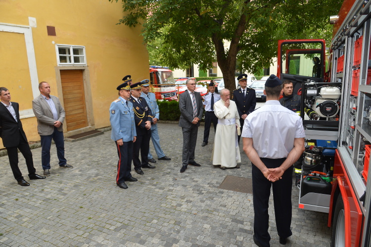 12 Slavnostní předání