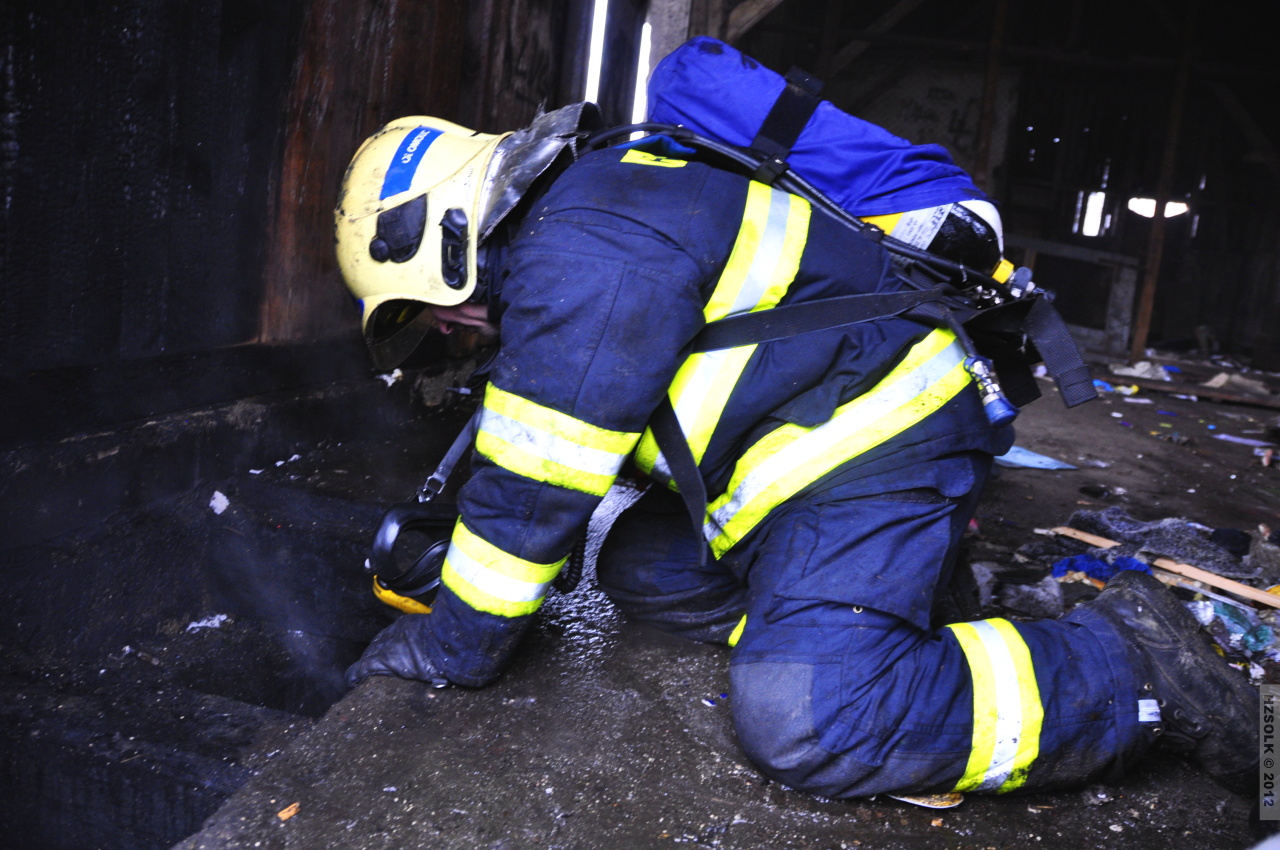13 22-11-2012 Požár drážní budova Olomouc město (20).JPG
