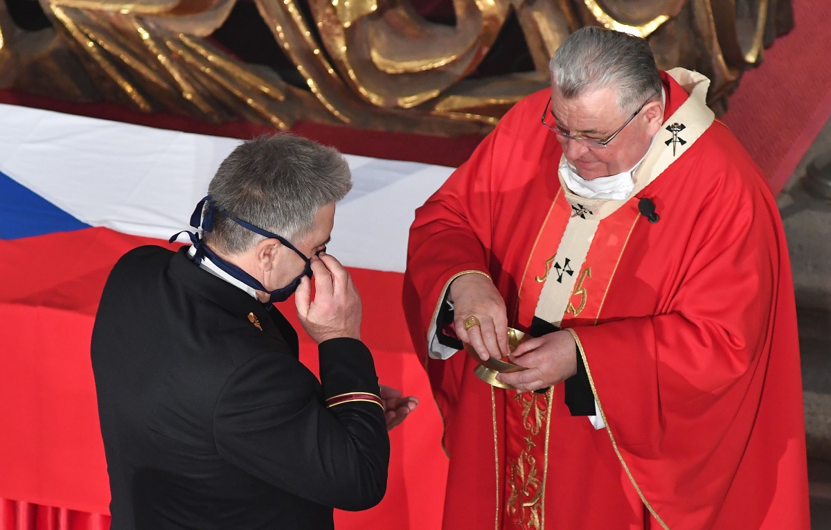 13 Mše za hasiče zahynuvší ve službě