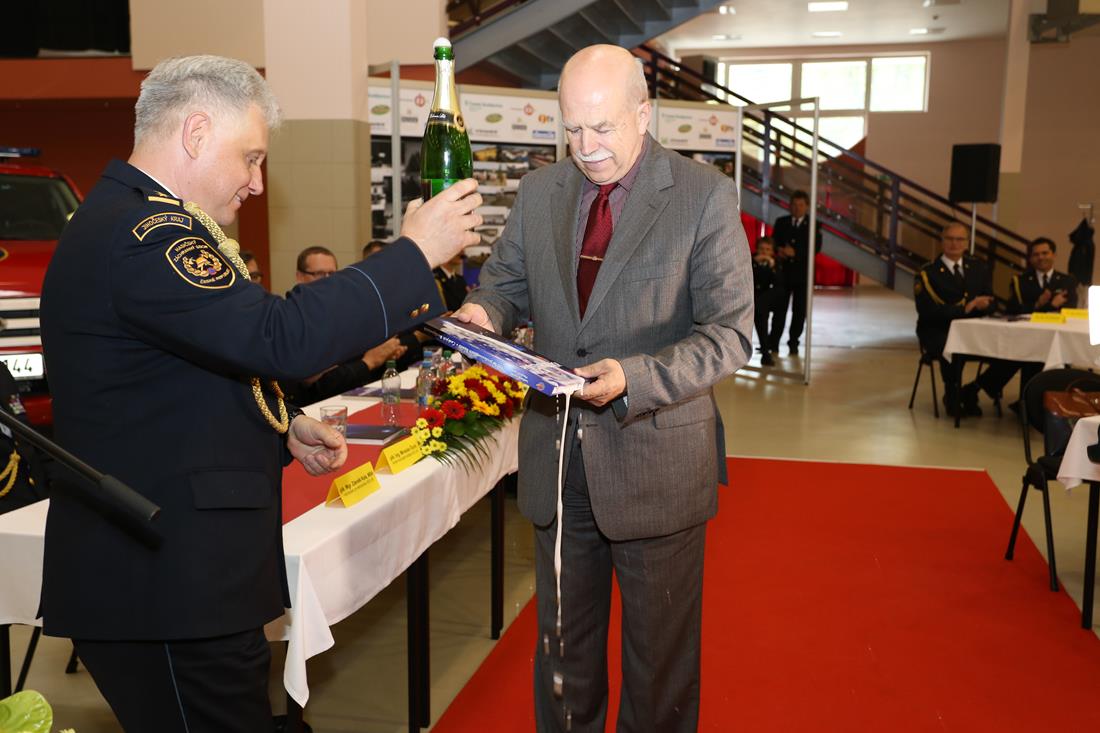 13 Oslavy 150 let prof. hasičů - 12. 5. 2016 (10).JPG