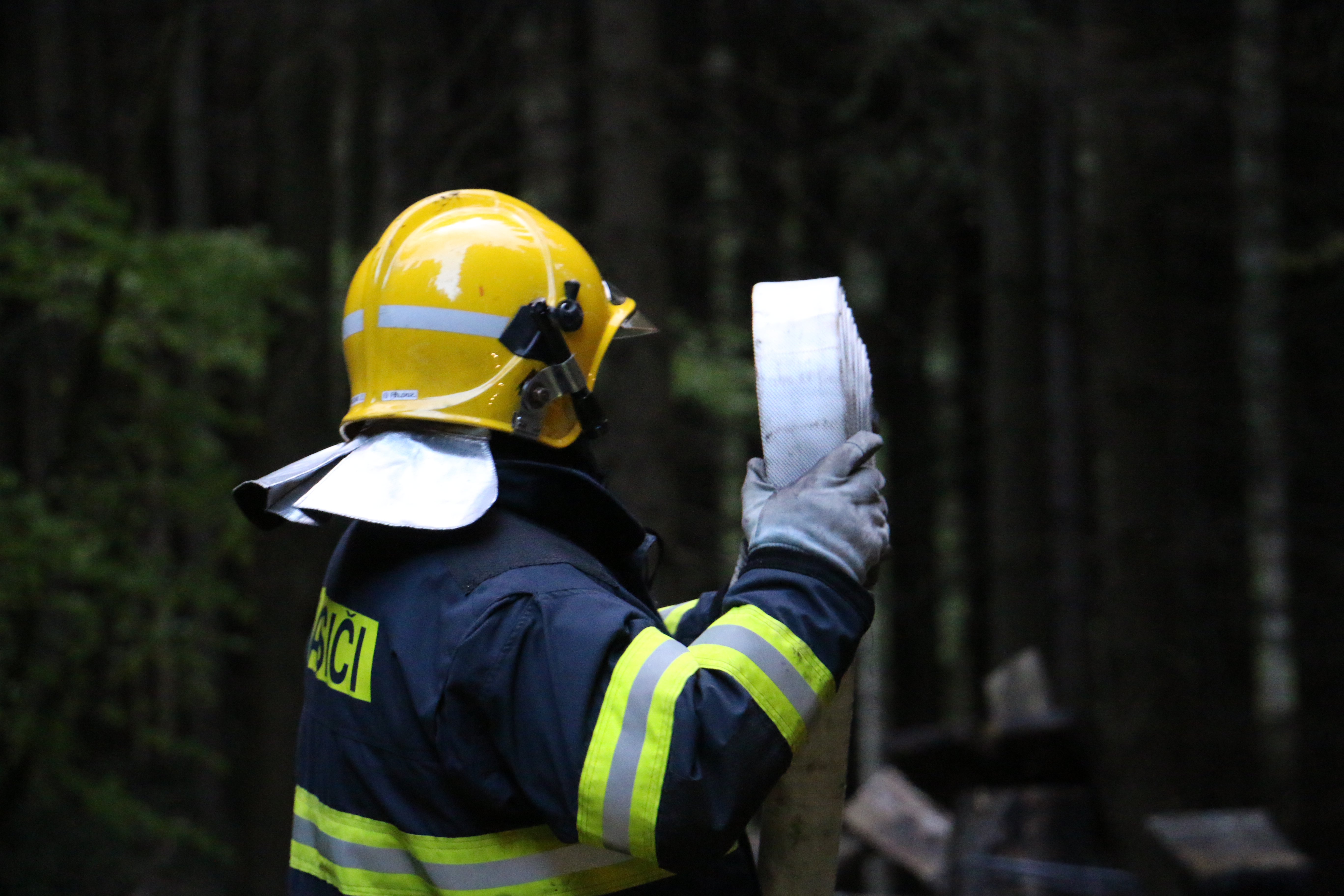 13 P_NB_2-5-2015 Požár chaty Jivová směr Domašov nad Bystřicí (37).JPG