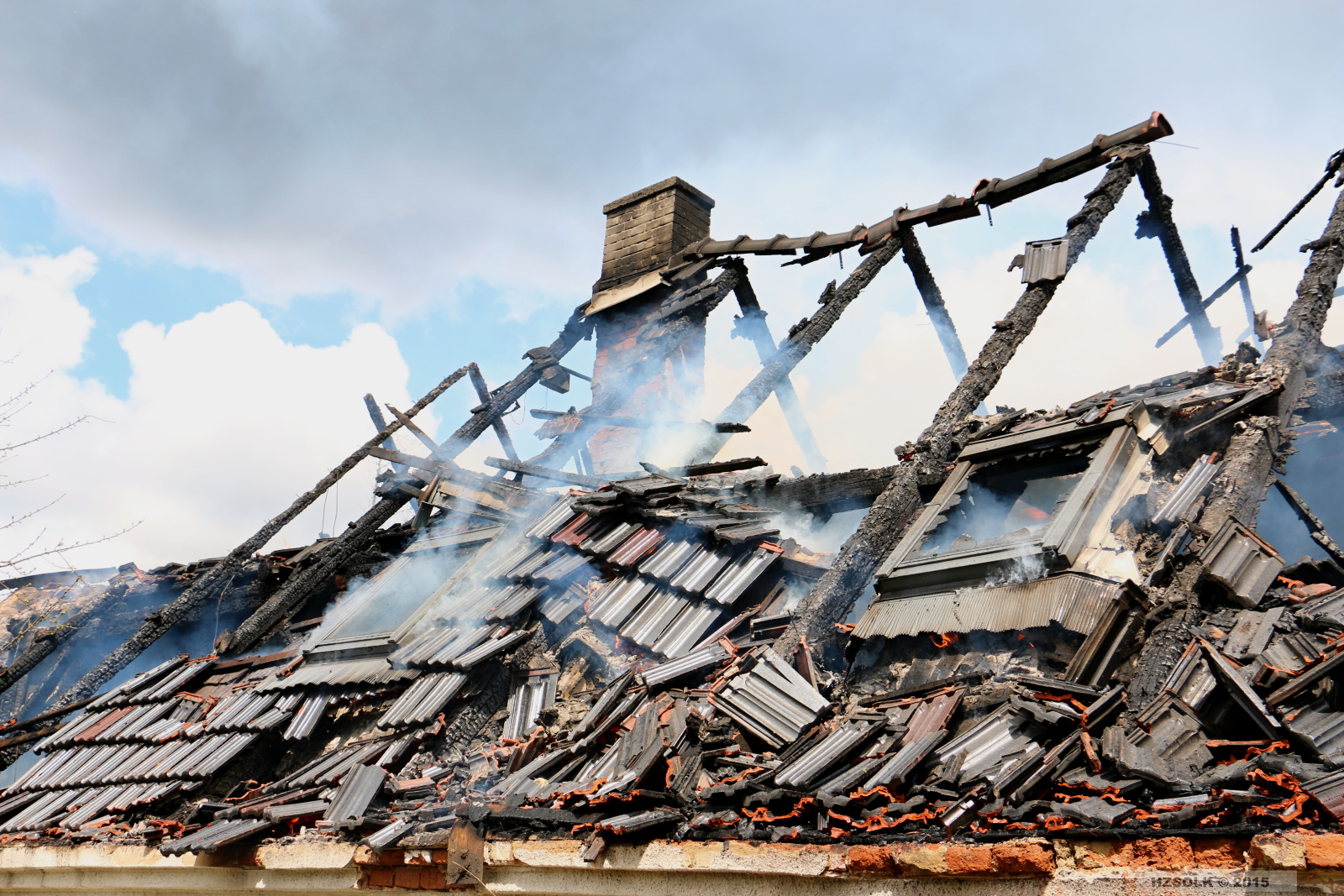 13 P_NB_26-4-2015 požár RD Nové Valteřice (20).JPG