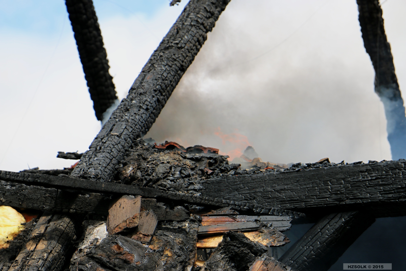 13 P_NB_26-4-2015 požár RD Nové Valteřice (63).JPG