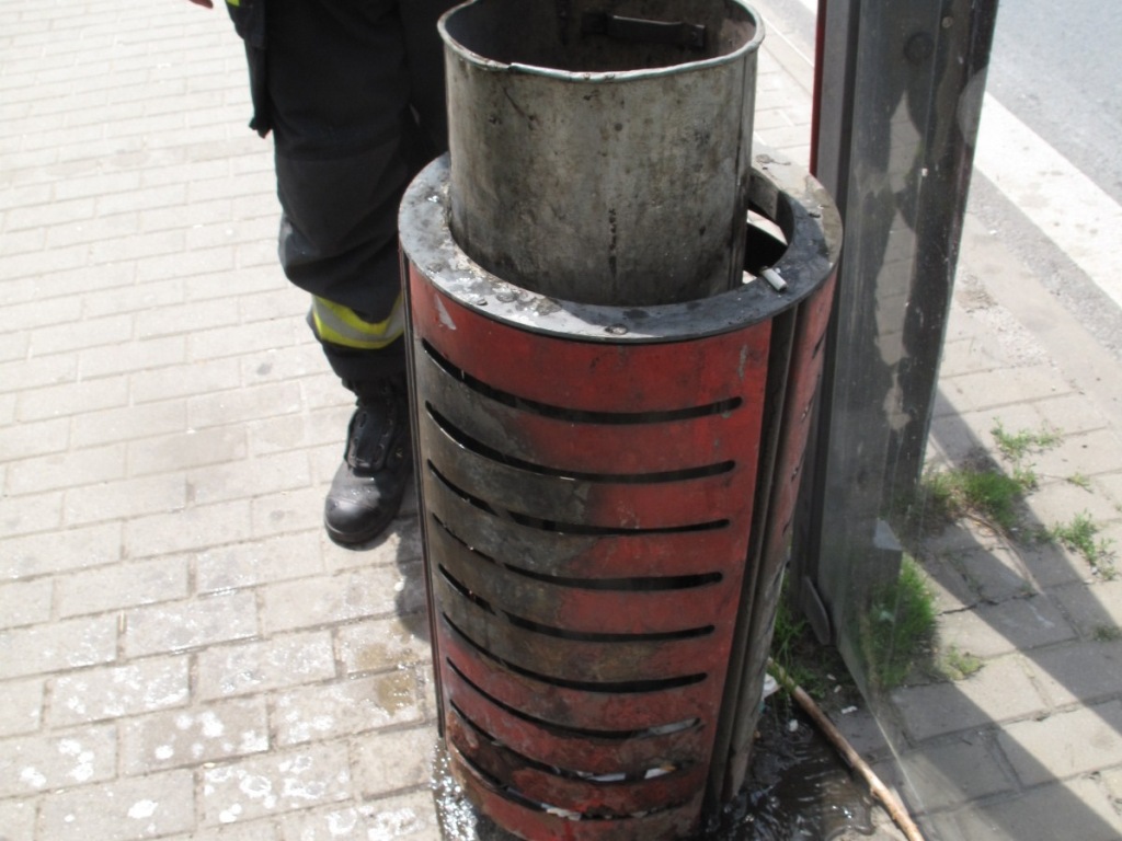 13.6.2015 požár odpadkového koše