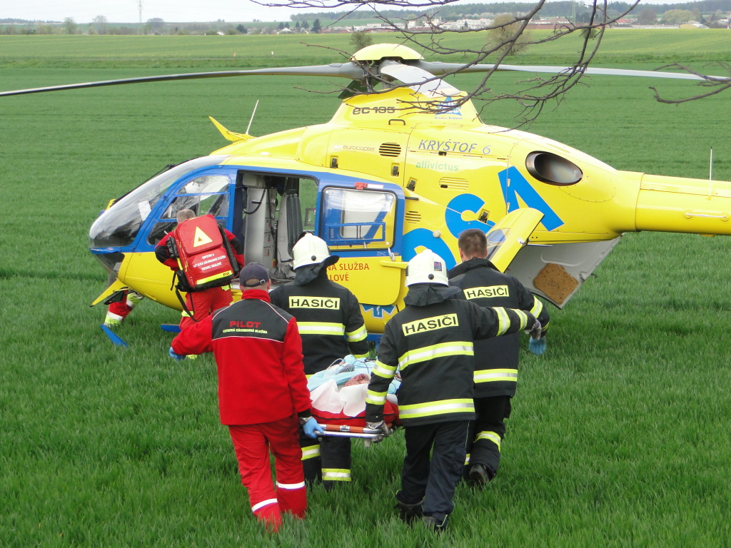 14-04-10 HK, kruhový objezd Stěžery (6).JPG