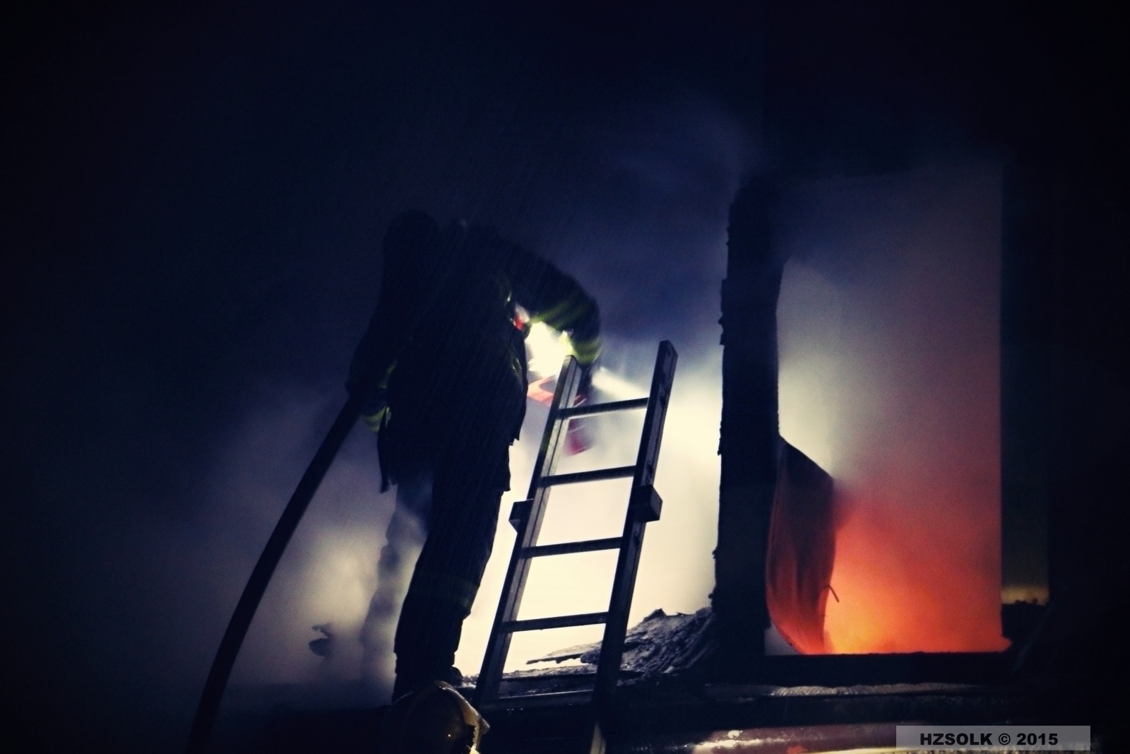 14 P_NB_11-1-2015 Požár budovy a garáží Střížov, Drahanovice (3).JPG