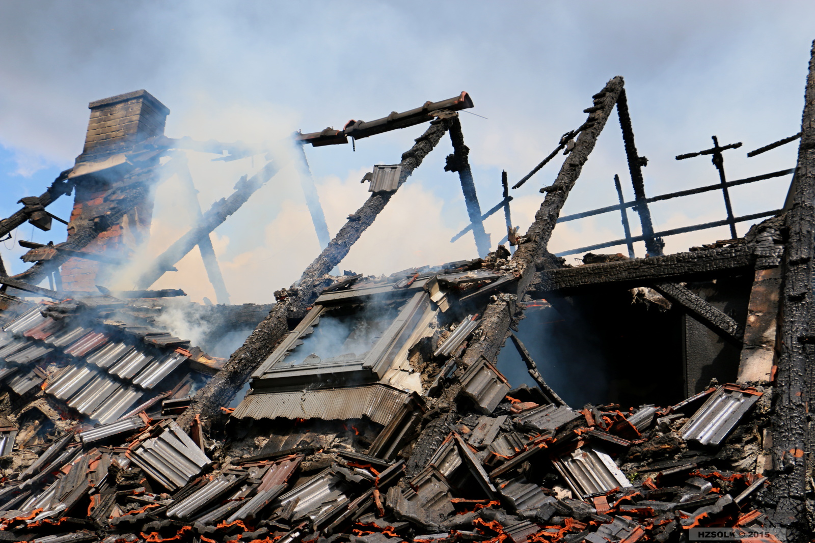 14 P_NB_26-4-2015 požár RD Nové Valteřice (21).JPG