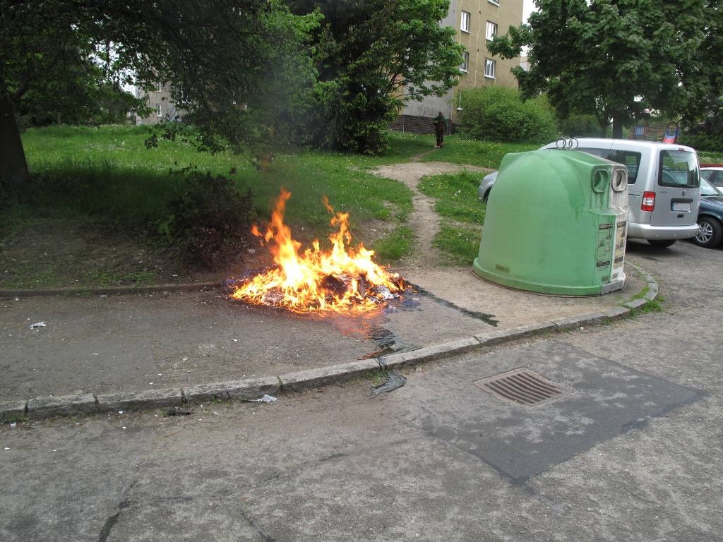 14.5.2017 (PM 13.42) Plzeň, požár kontejneru.JPG