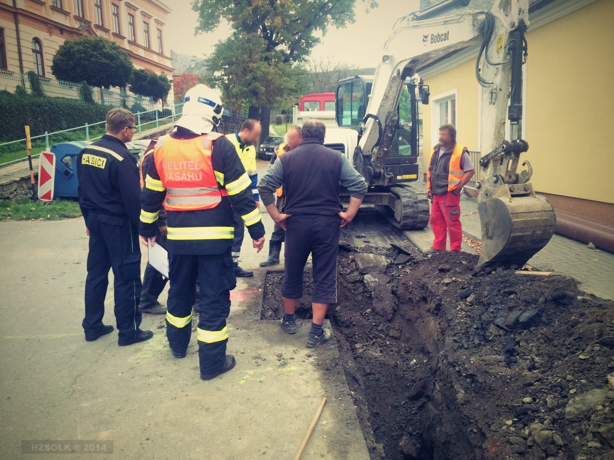 15 9-10-2014 Odstranění následků po poruše plynového vedení (7).JPG