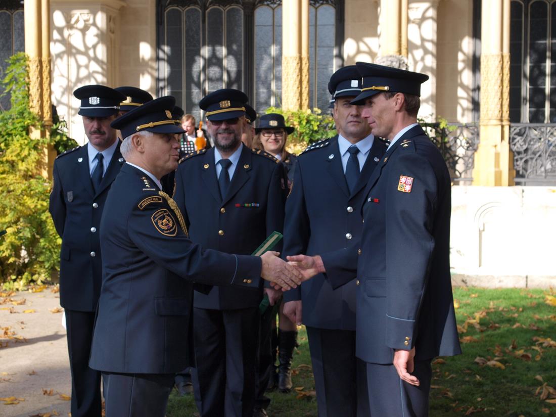 15 Slavnostní slib a předání medailí, Hluboká nad Vltavou - 26. 10. 2015 (28).JPG