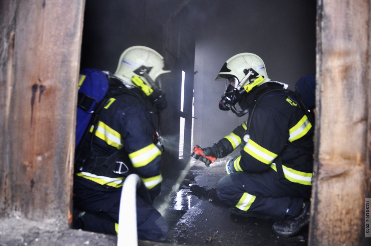 16 22-11-2012 Požár drážní budova Olomouc město (5).JPG